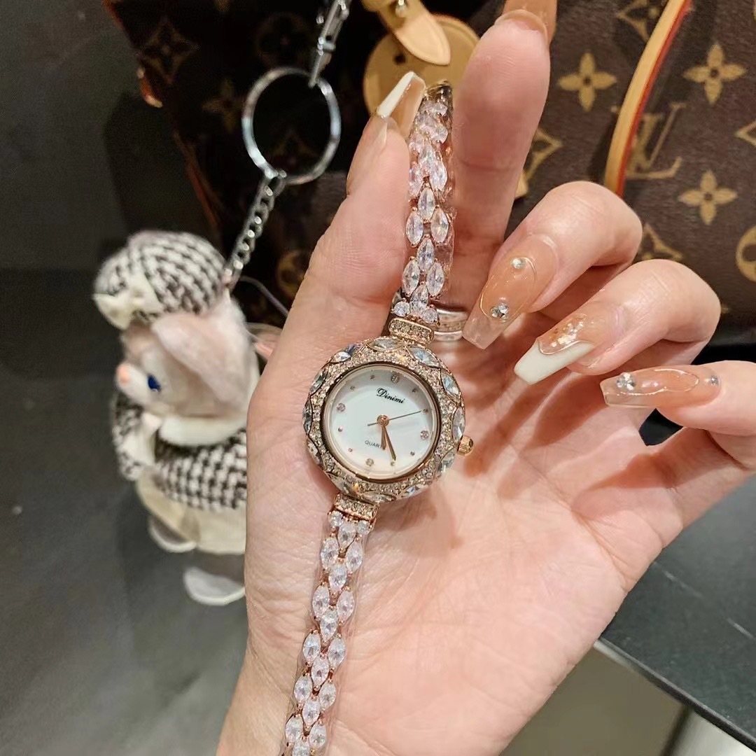 Squisito ed elegante orologio  - Luxury Watch Value recensione e prezzo