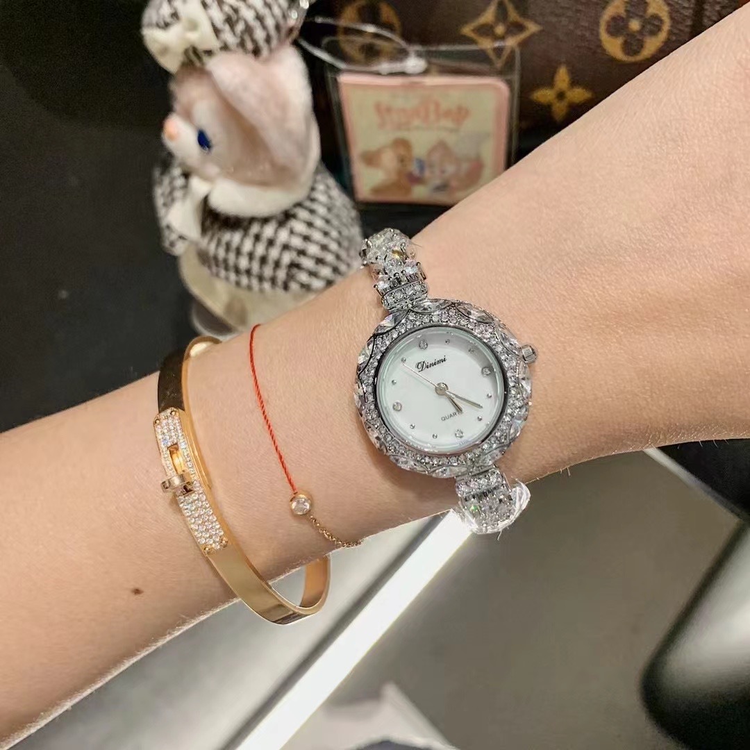 Squisito ed elegante orologio  - Luxury Watch Value recensione e prezzo